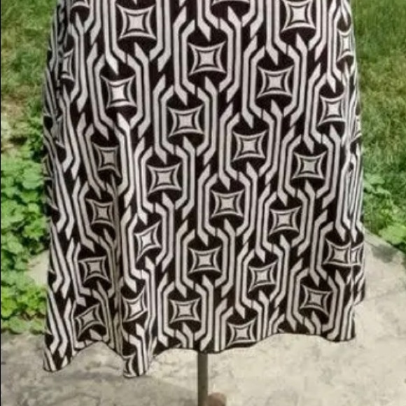 Bisou bisou brown and cream patterned halter dress with ruched sides - Picture 2 of 10